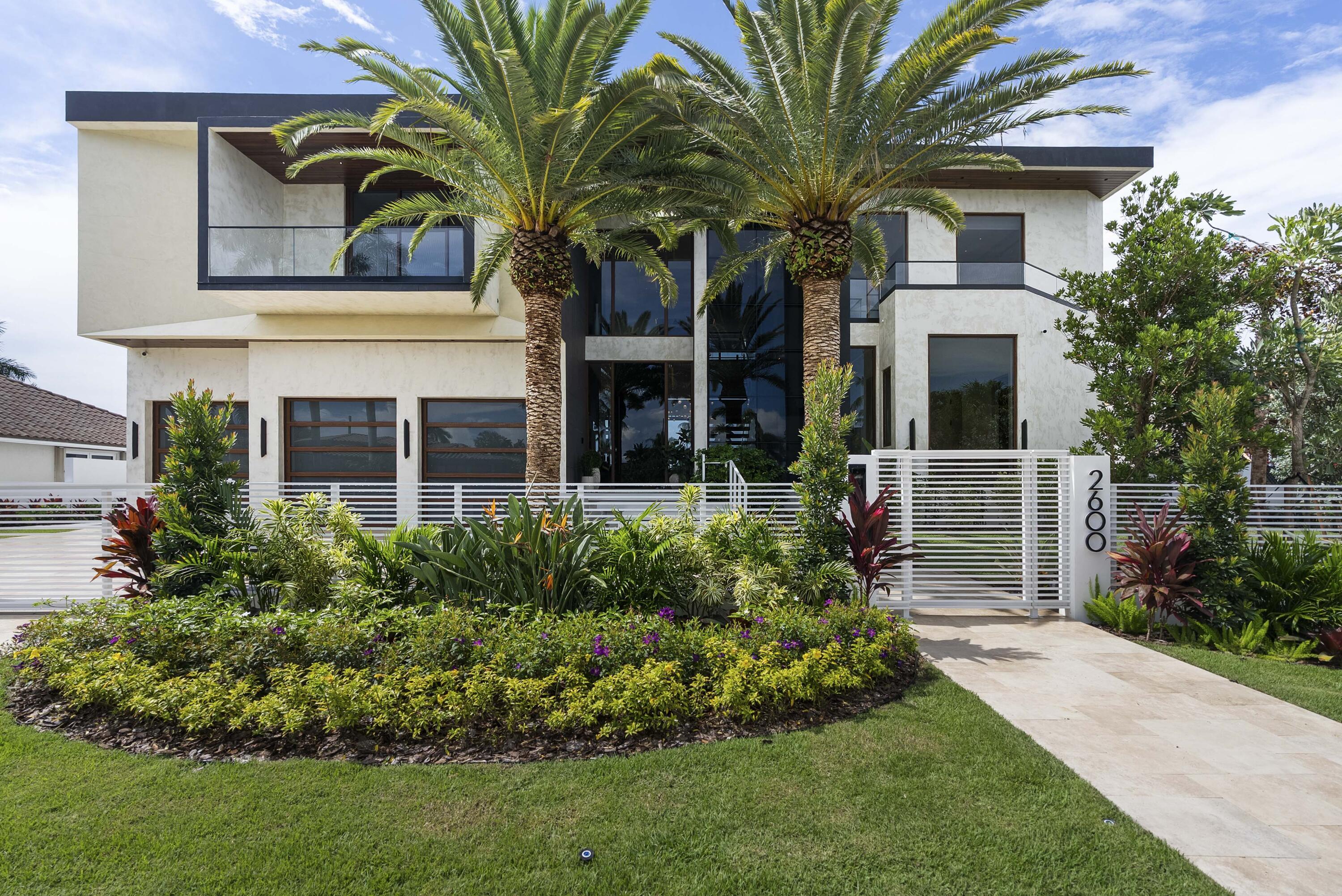 Image 4: house front1