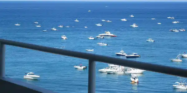 Image 4: BALCONY VIEW LOBSTER SEASON