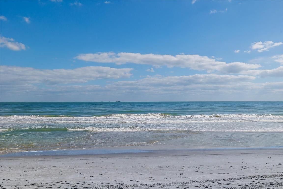 Image 4: Private Ocean Access