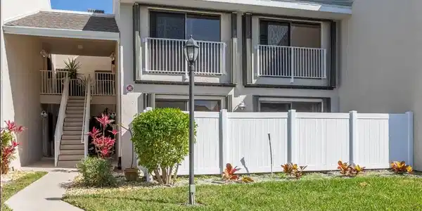 3212 S Lakeview Circle