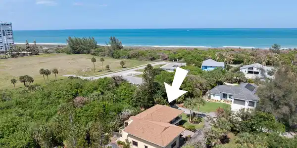 Image 3: One block from the beach