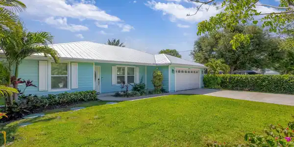 Image 3: 4-web-or-mls-5D1A2113_HDR