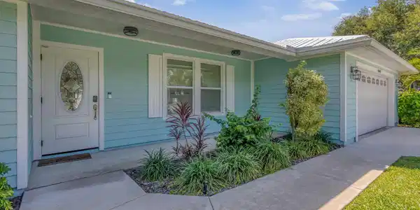 Image 4: 5-web-or-mls-5D1A2118_HDR