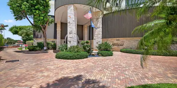 Image 3: Front Entrance
