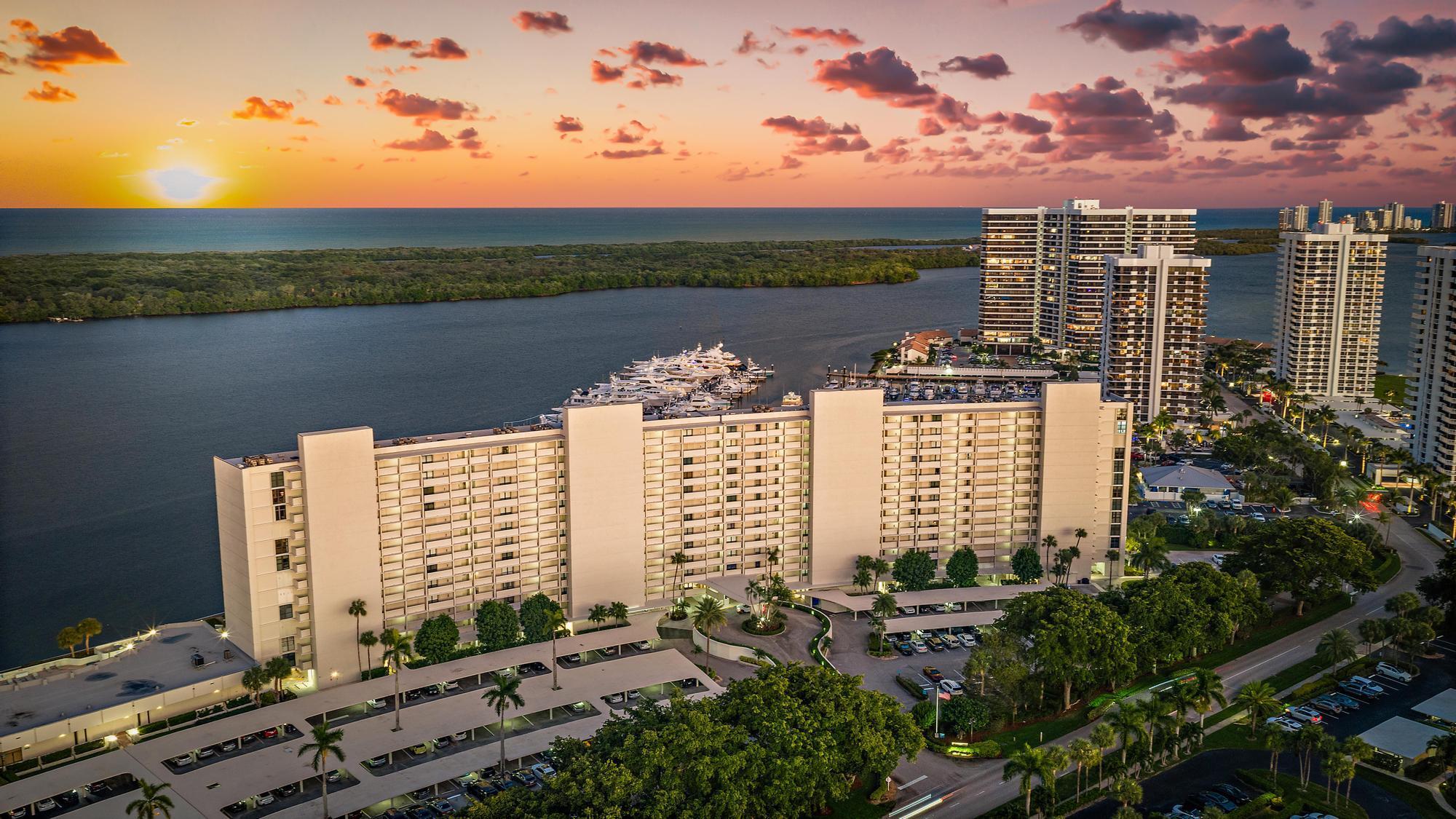 Image 3: 124 Lakeshore Dr unit 929-46