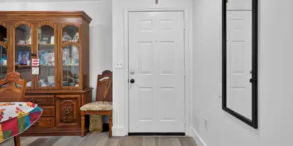 Image 4: Entrance