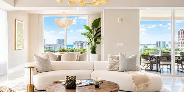 Image 3: Grand Living Room.