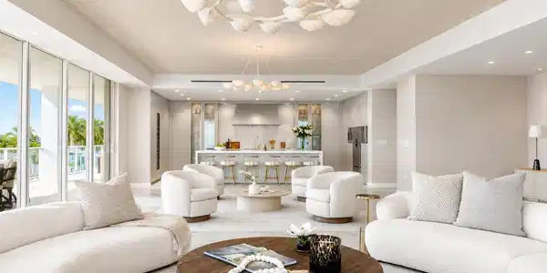 Image 4: Grand Living Room