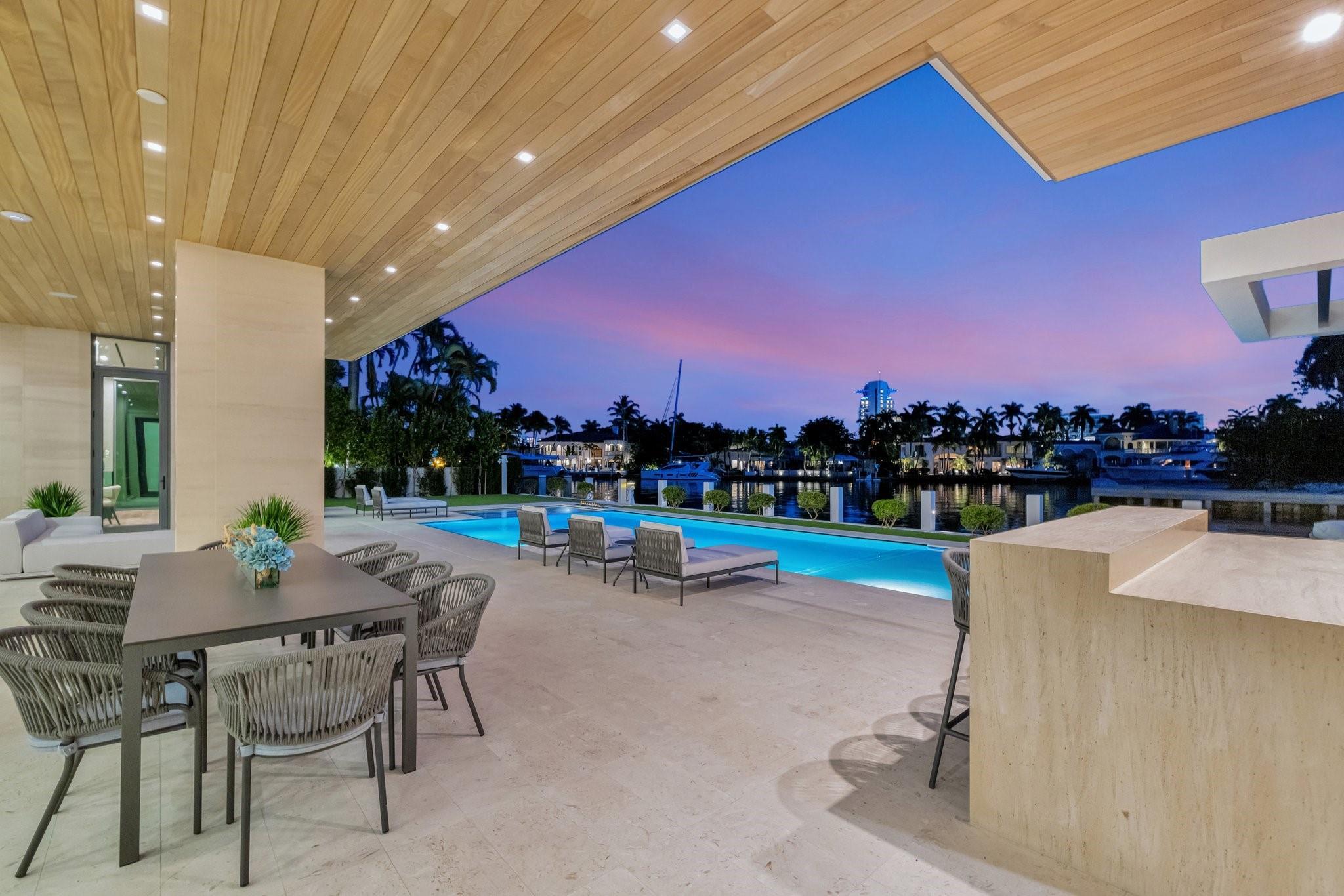 Image 4: Stunning Architectural Detailing & Wide Open Turni