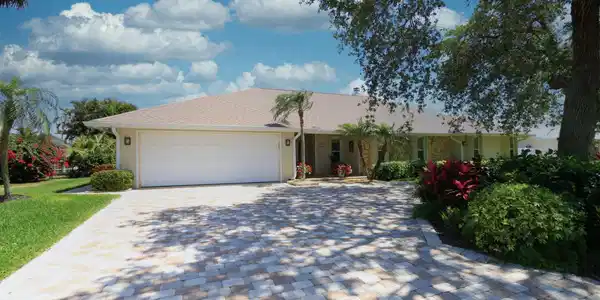 128 Queen Christina Court