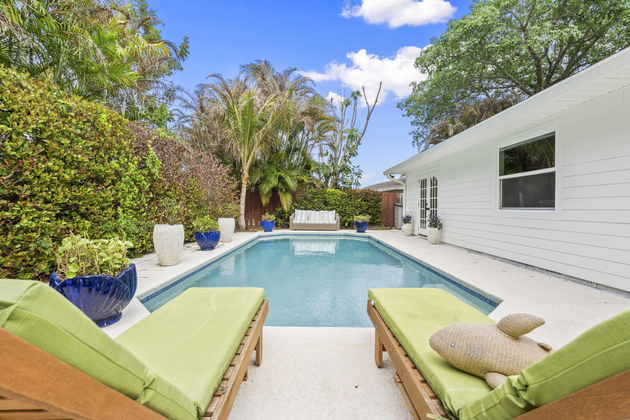 Image 2: Pool