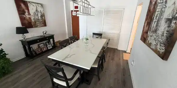 Image 3: 2