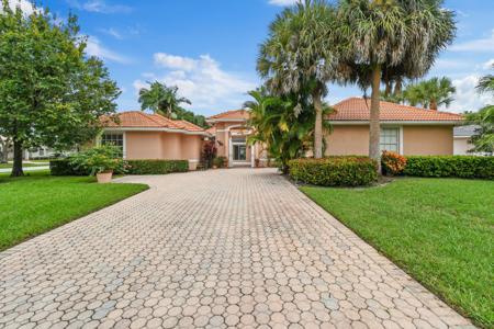 4842 SW Golfside Drive