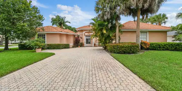 4842 SW Golfside Drive