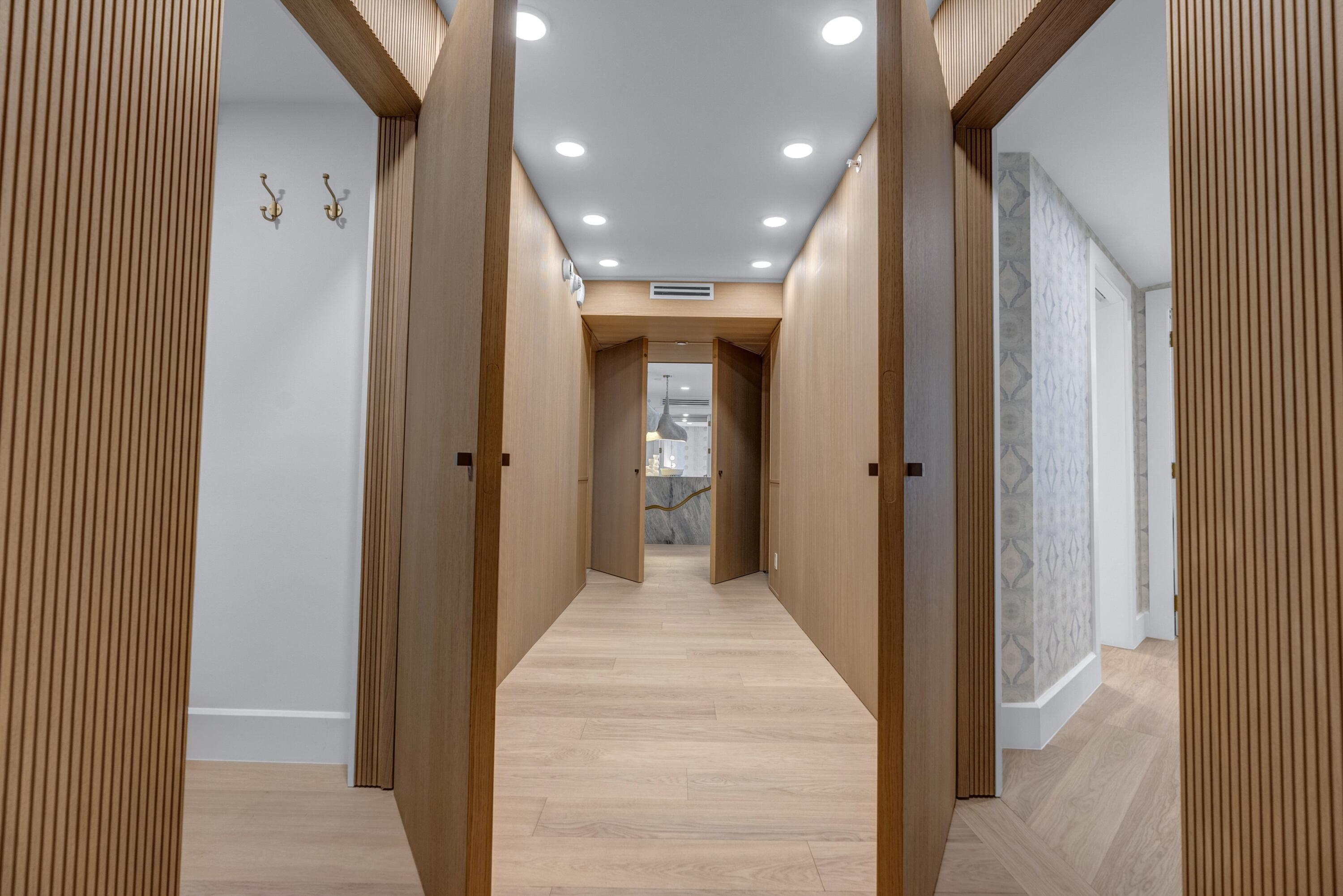Image 3: Foyer