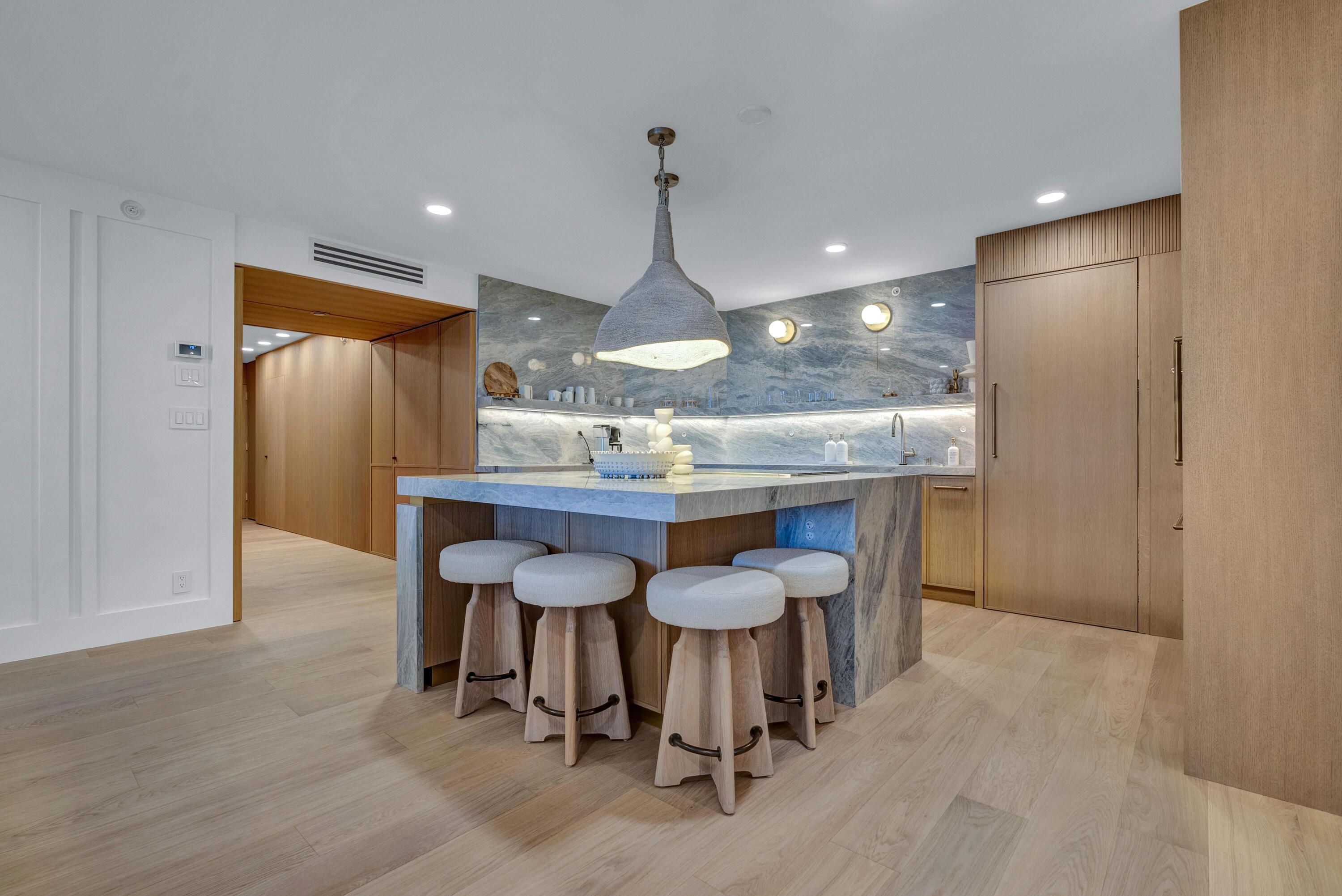Image 4: Kitchen