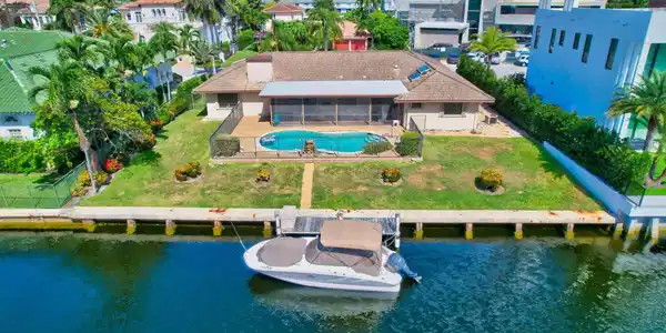 4211 Intracoastal Drive