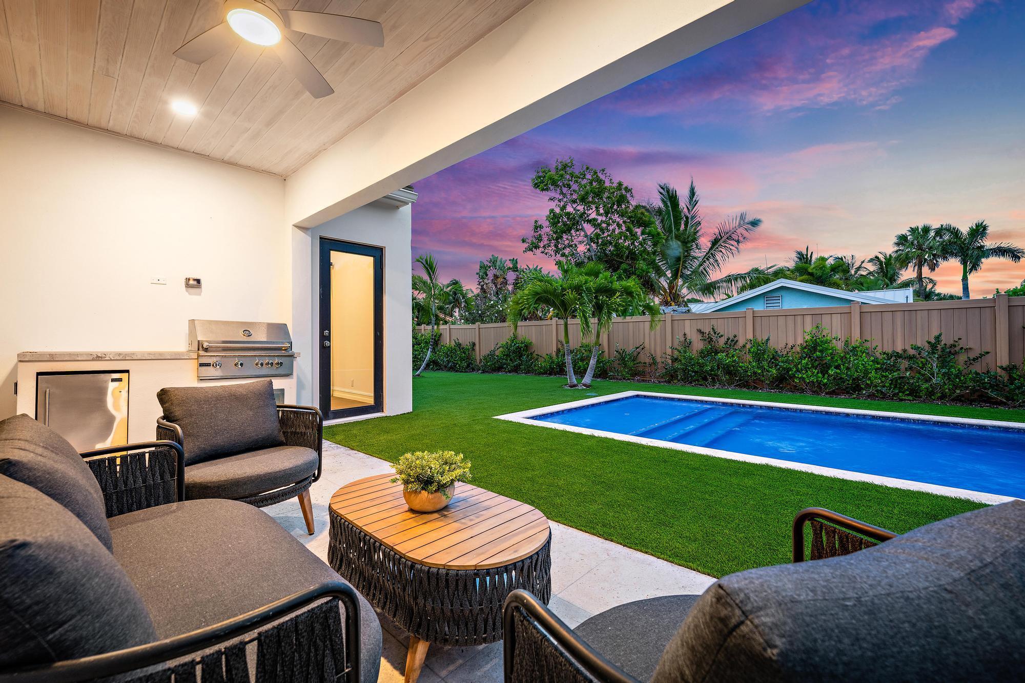 Image 3: Covered Patio / Pool