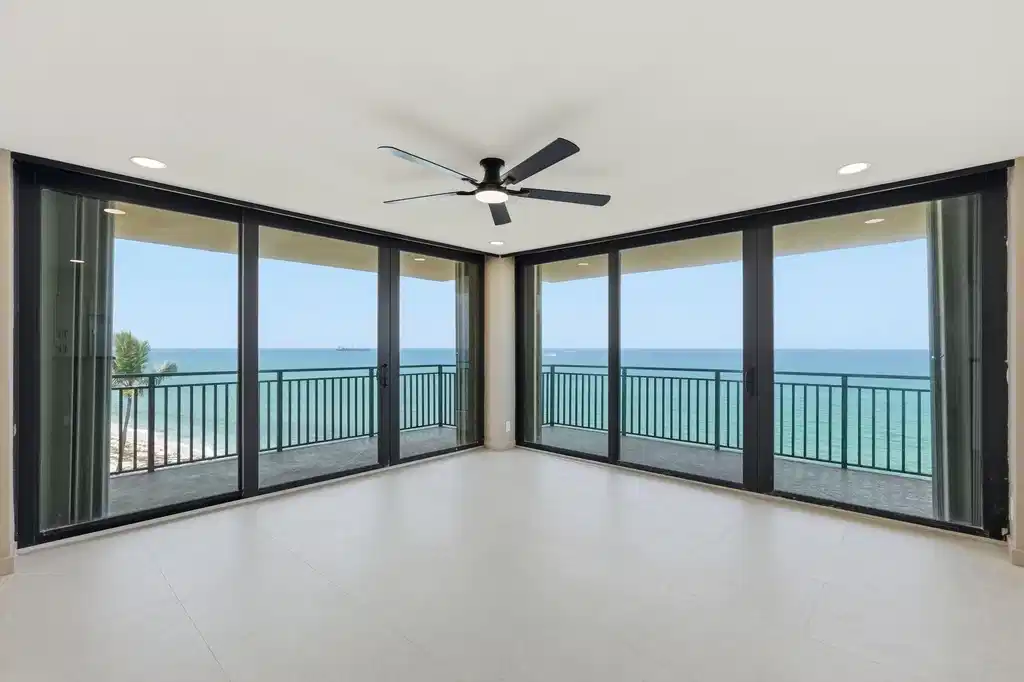 Image 1: 26-web-or-mls-5460_N_Ocean_Dr_Apt_6A_026