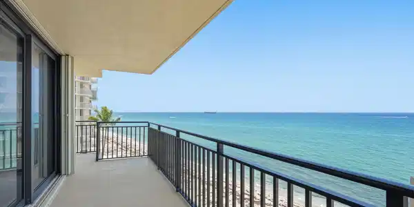 Image 2: 36-web-or-mls-5460_N_Ocean_Dr_Apt_6A_036