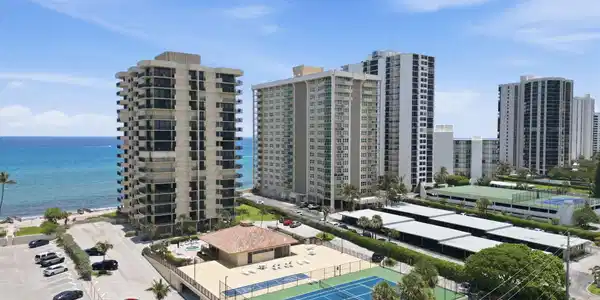 Image 4: 48-web-or-mls-5460_N_Ocean_Dr_Apt_6A_Dro