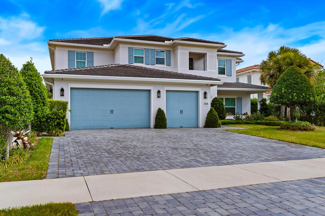 Image 2: 2465 NE Evinrude Circle-16