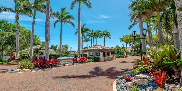 50 Pelican Pointe Dr
