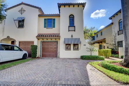 810 Via Villagio