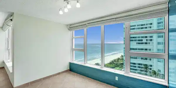 Image 2: Breakfast Nook