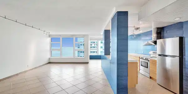 Image 3: Living Room