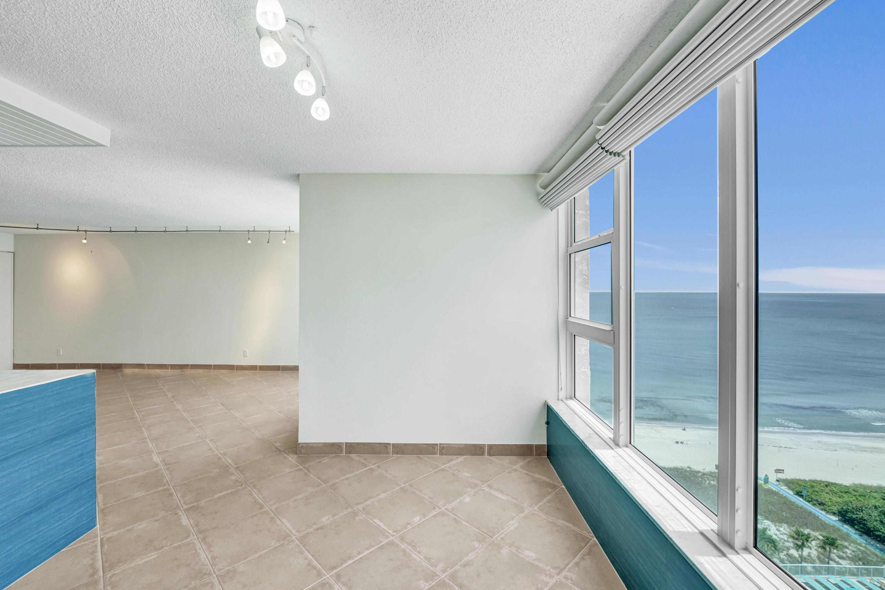 Image 4: Breakfast Nook