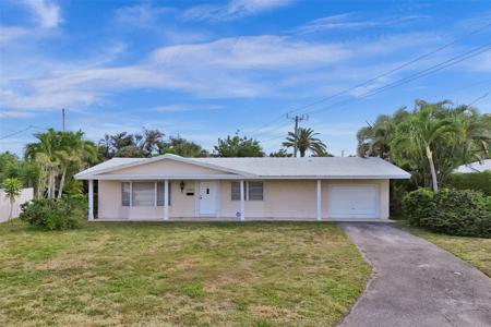 2590 NE 41 Ct