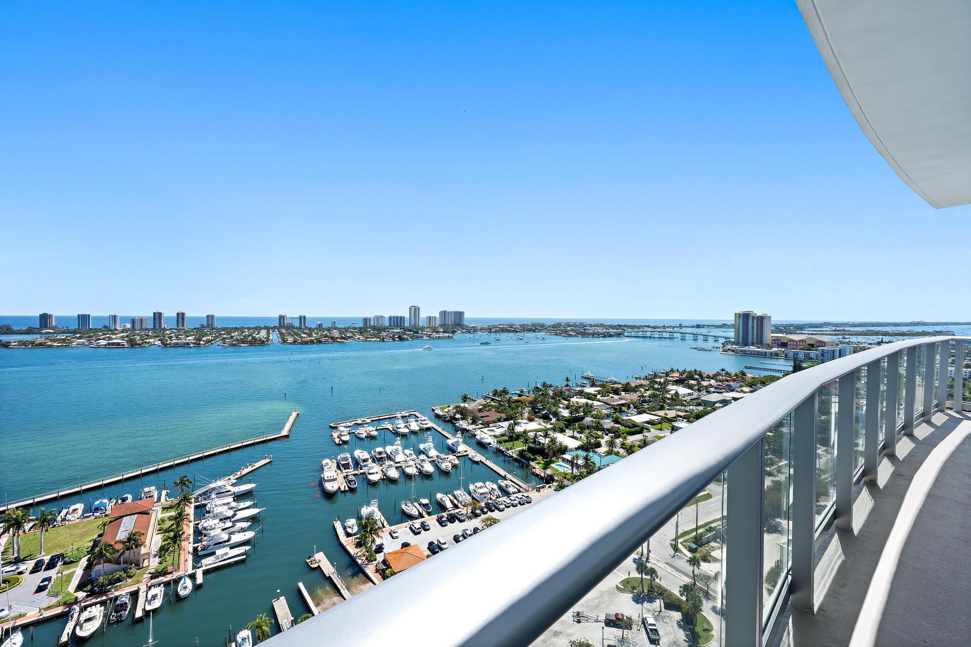 Image 4: 220 Lake Shore Dr unit 2212-31