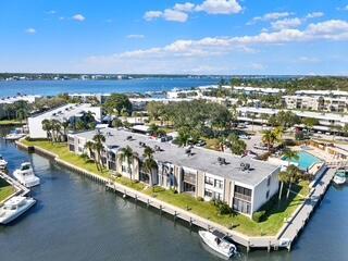 Image 3: 9-102_Circle_Bay-19