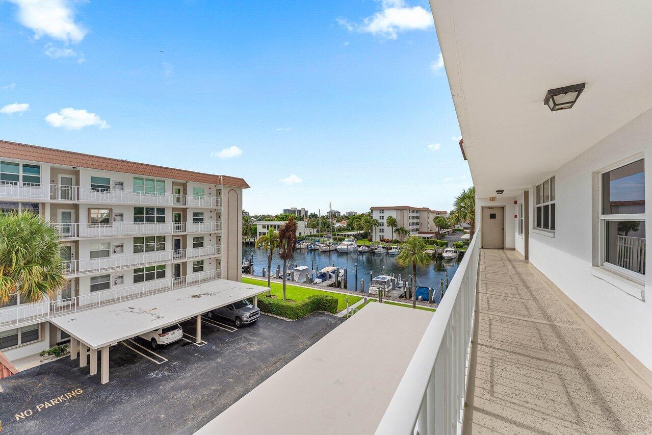Image 2: 004-910DogwoodDrive-444-DelrayBeach-FL-3