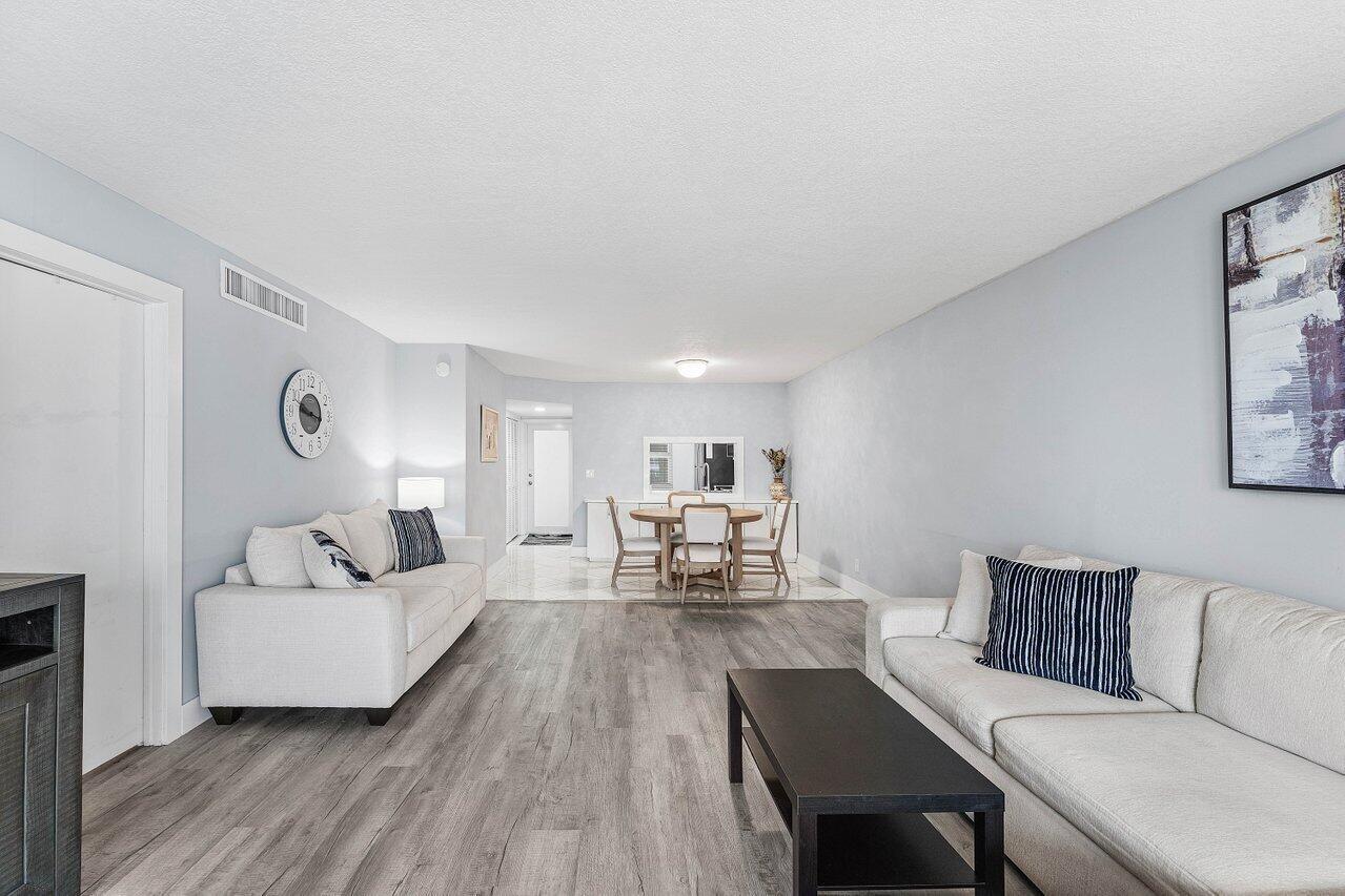 Image 3: 010-910DogwoodDrive-444-DelrayBeach-FL-3