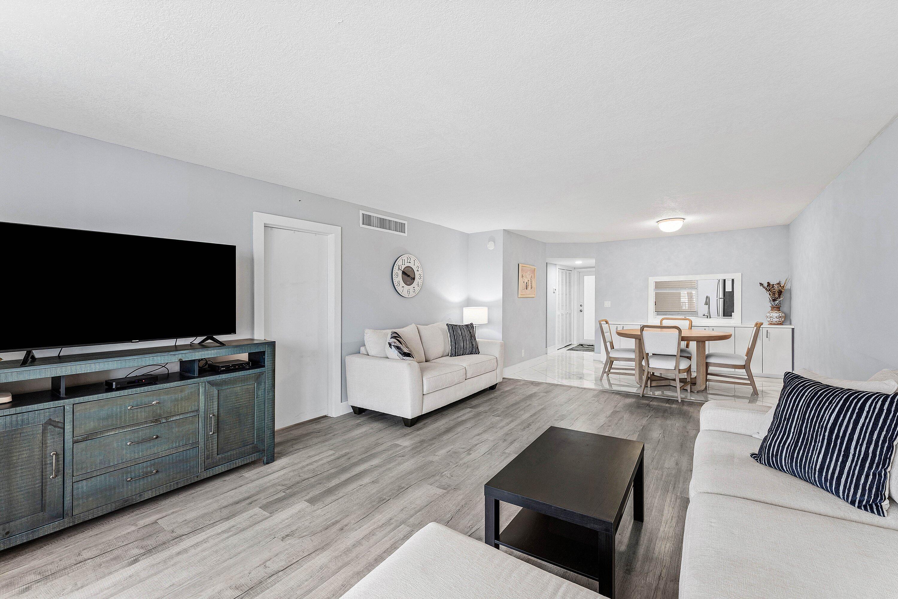 Image 4: 015-910DogwoodDrive-DelrayBeach-FL-33483