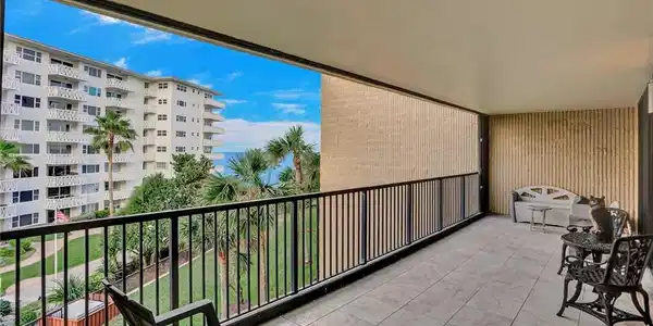 1167 Hillsboro Mile
