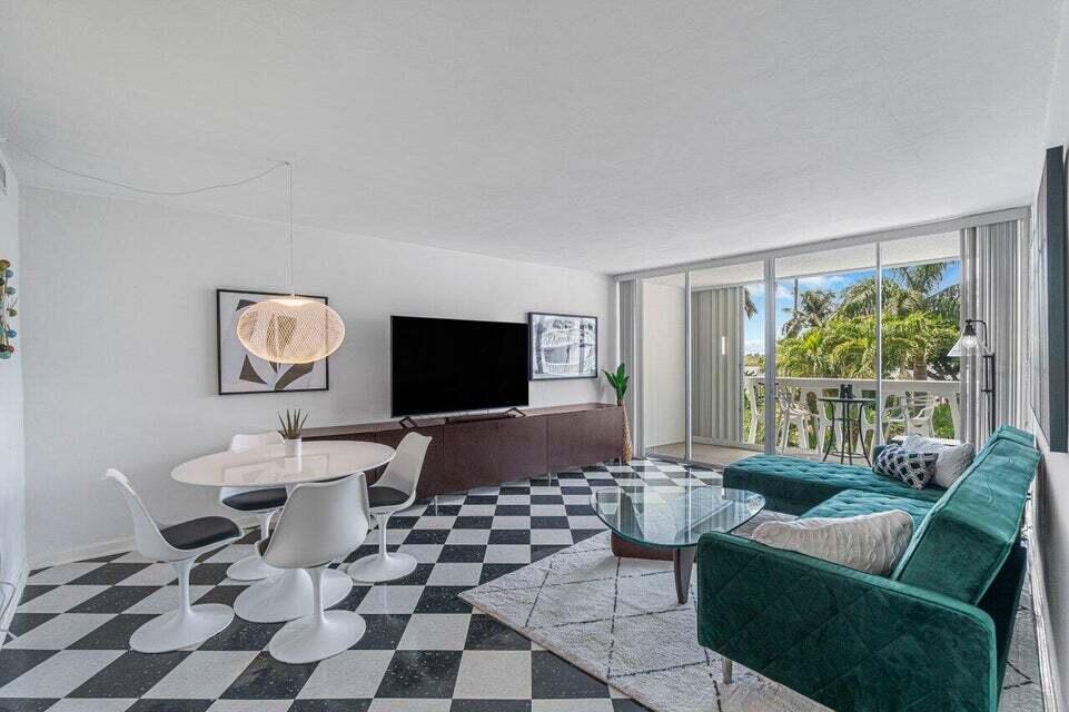 Image 1: Living Room