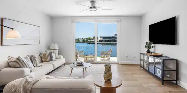 Image 3: 014-900JefferyStreet-BocaRaton-FL-33487-