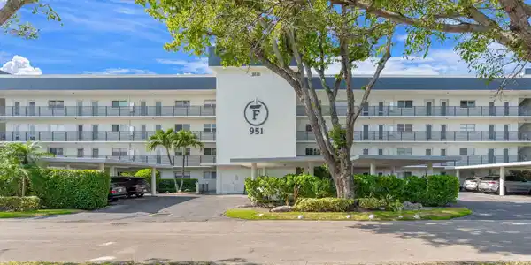 Image 3: 951 Spanish Cir apt 346