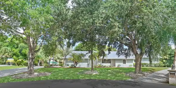 1225 SW Magnolia Bluff Drive