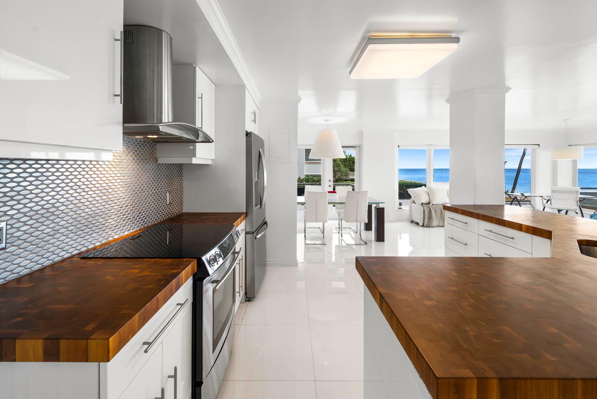 Image 2: Kitchen