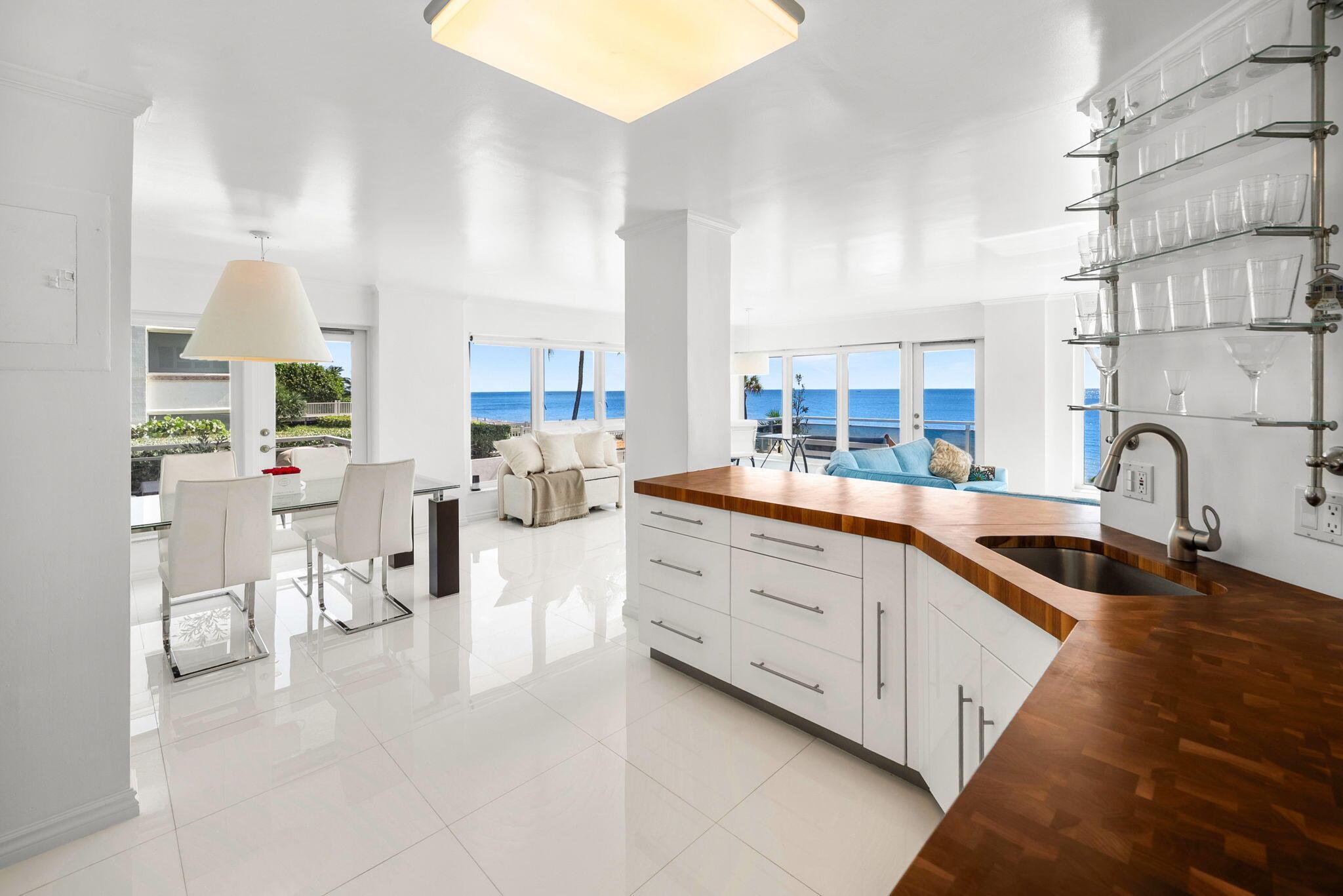 Image 3: Kitchen