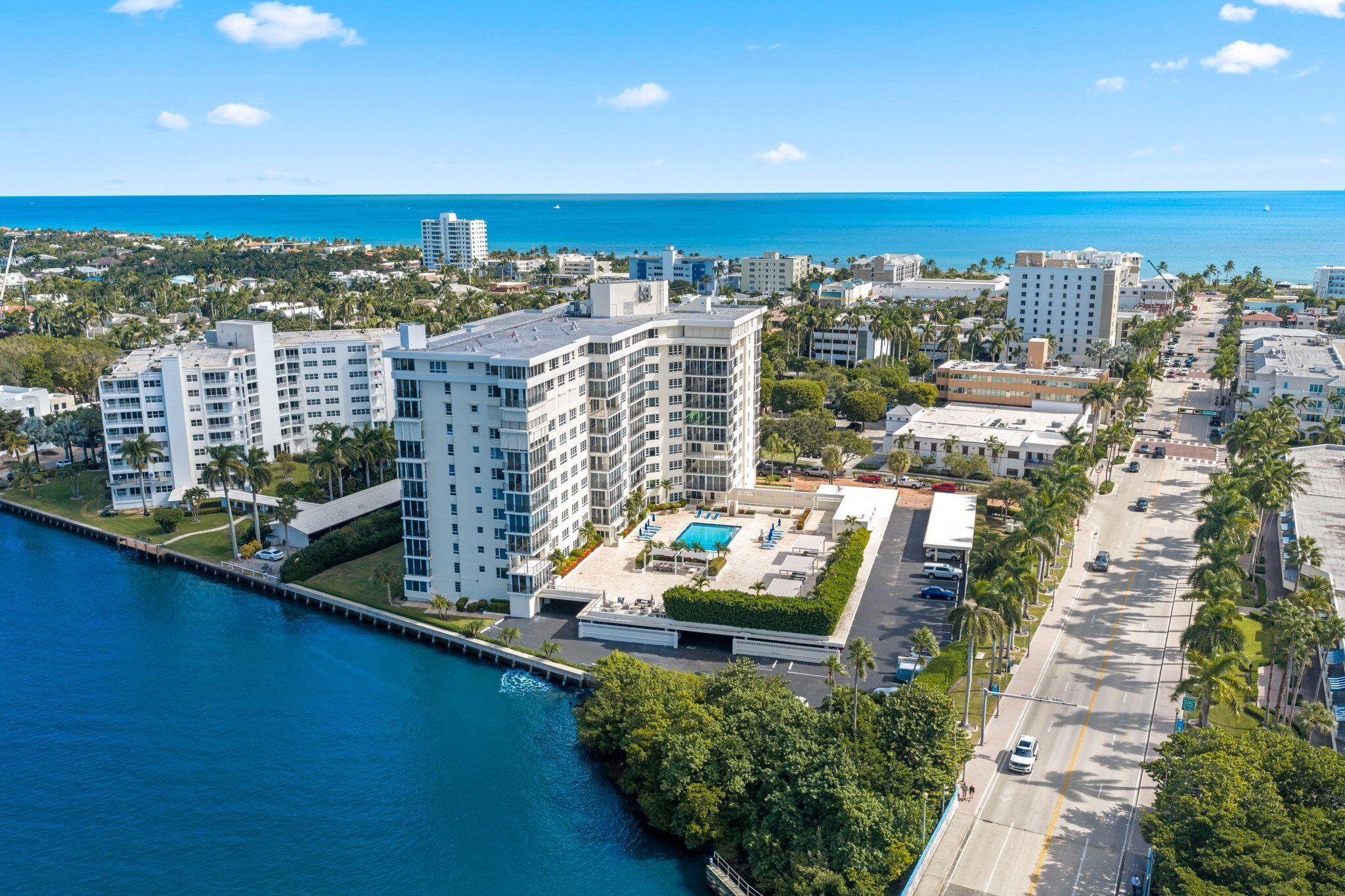 Image 2: End unit penthouse over looking the intracoastal