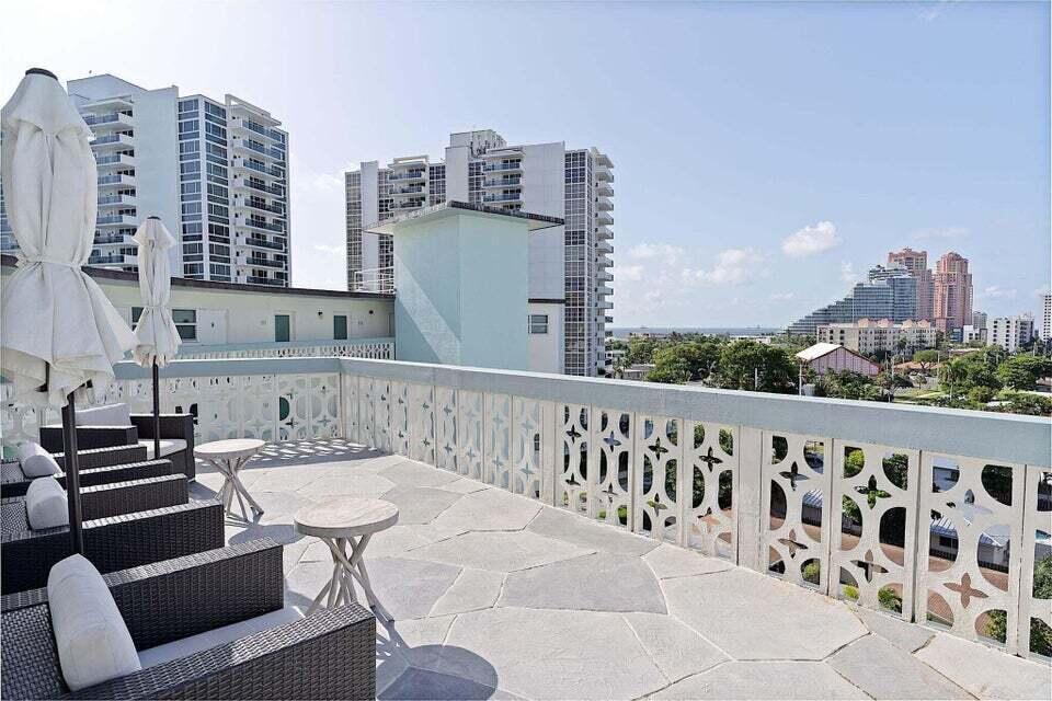 Image 3: ROOFTOP PATIO