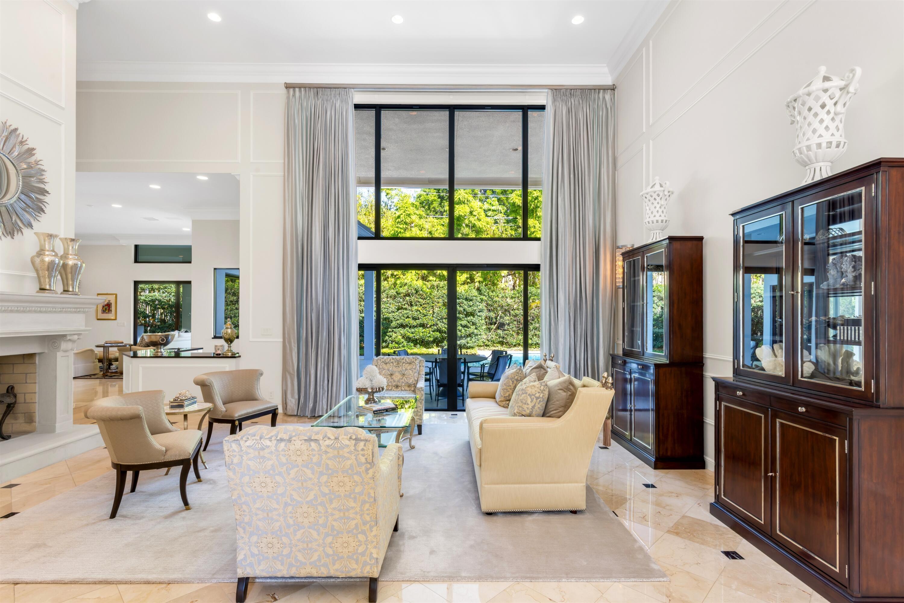 Image 4: LIVING_ROOM_TO_PATIO