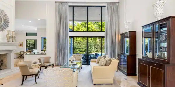 Image 4: LIVING_ROOM_TO_PATIO