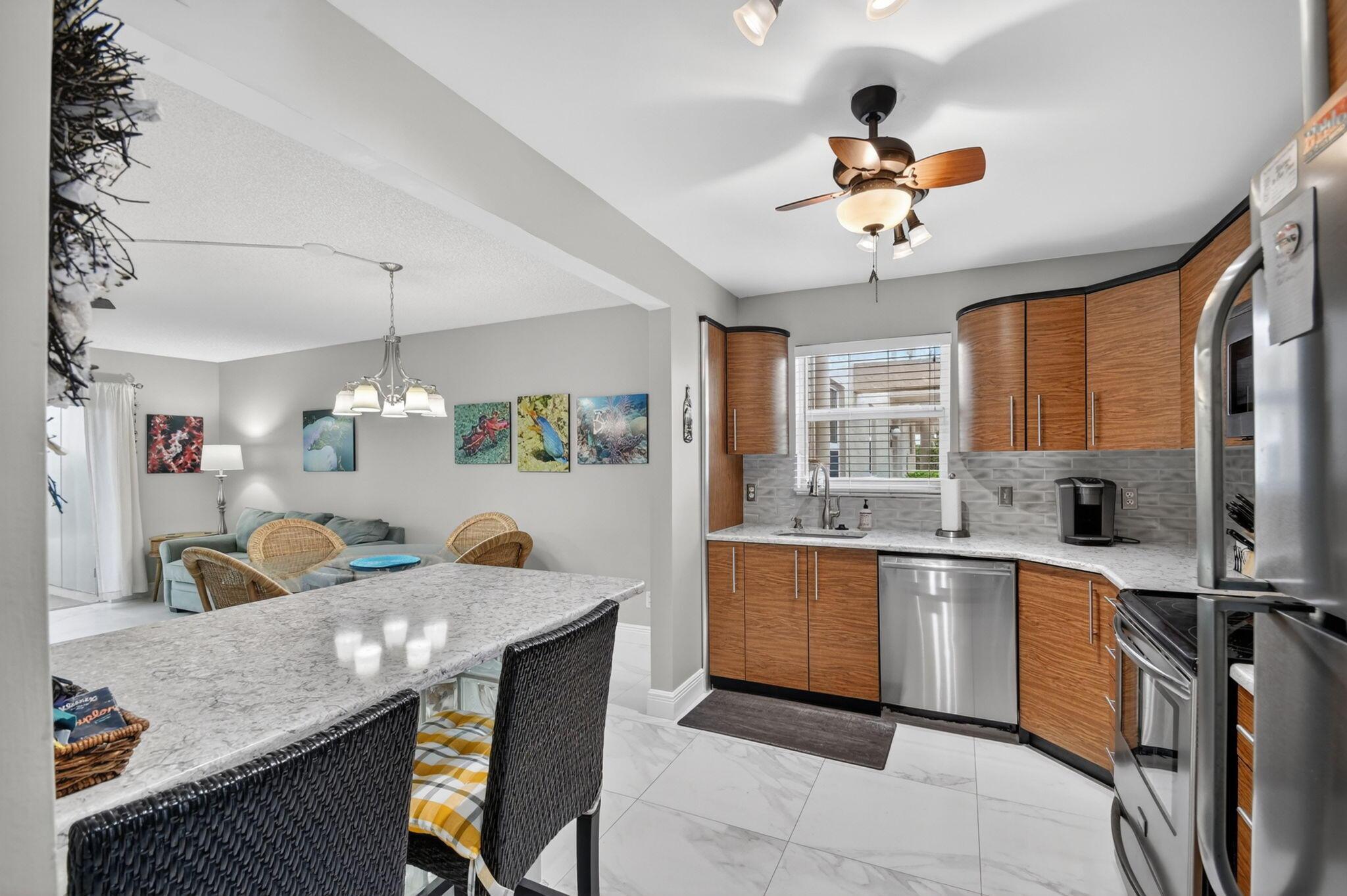 Image 4: kitchen