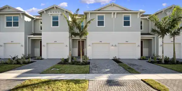 381 SE CROSSOAK Lane